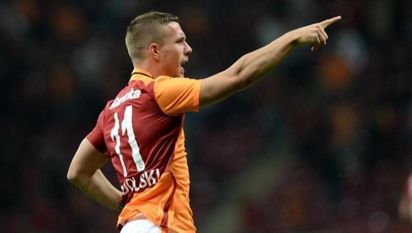 Lukas Podolski, Beşiktaş derbisine yetişiyor mu?