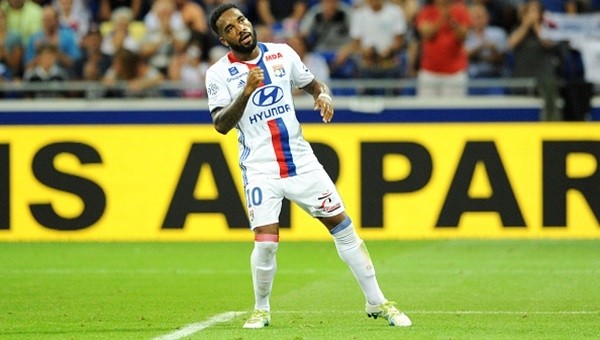 Lyon'dan Lacazette'e rekor sözleşme