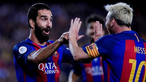 Messi ve Arda imzalı forma dağıtacak