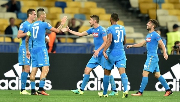 Napoli, Dinamo Kiev'i devirdi