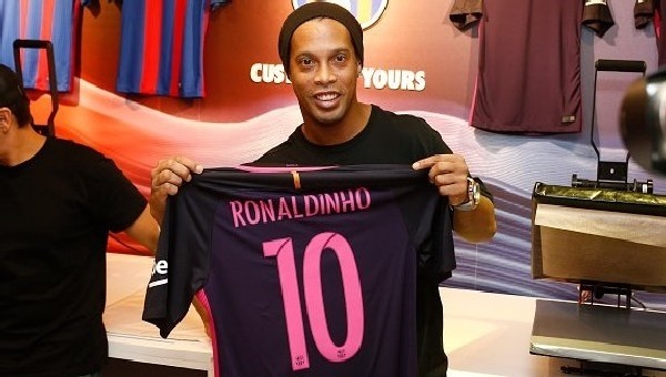 Ronaldinho: '1 yıl daha oynamak istiyorum'