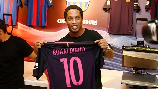 Ronaldinho'dan Messi ve Neymar açıklaması