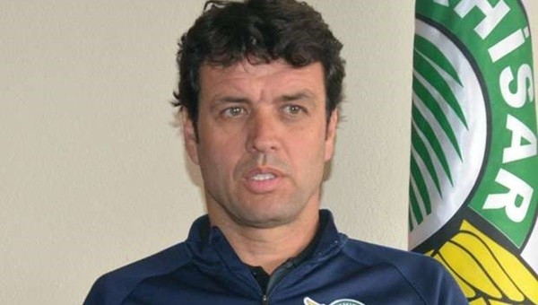 Akhisar Belediyespor Cihat Arslan ile yollarını ayırdı