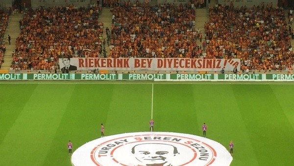 TT Arena'da Jan Olde Riekerink pankartı