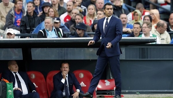 Van Bronckhorst'dan şaşırtan Fenerbahçe açıklaması