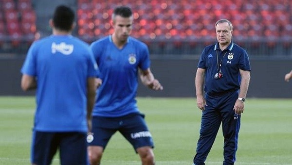 Van Persie, Dick Advocaat'ı kızdırdı