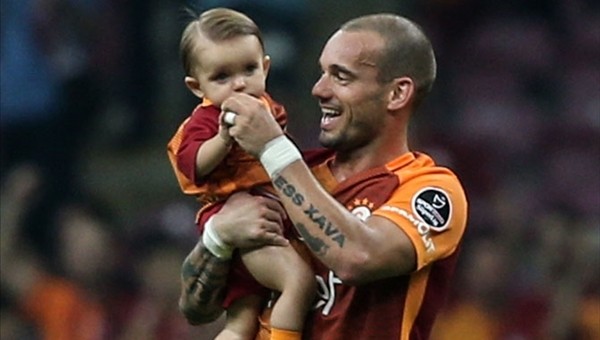 Sneijder'den Fenerbahçe'ye gönderme