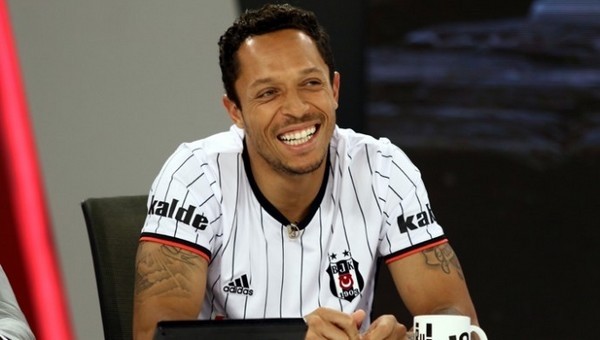 Adriano açıkladı! Barcelona'dan neden ayrıldı?