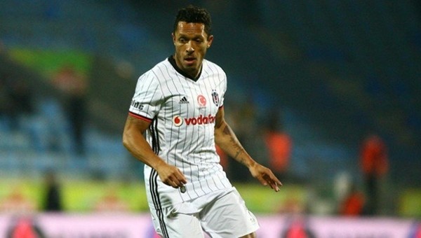 Adriano'dan 132 kilometrelik gol