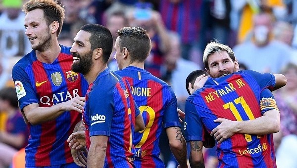 Arda'lı Barcelona, Emre'li Deportivo'yu farklı geçti