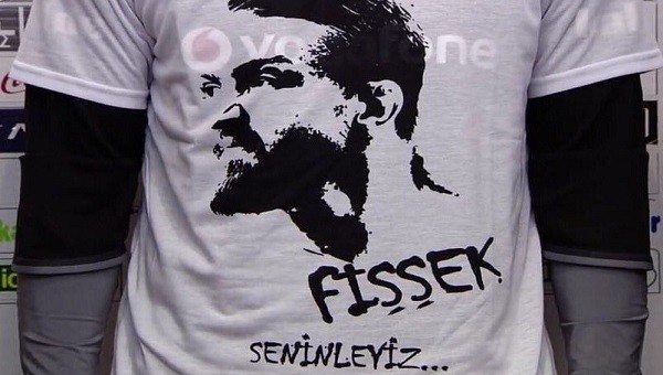 Beşiktaşlı futbolculardan sakatlanan Caner Erkin'e 'Fişşek' desteği