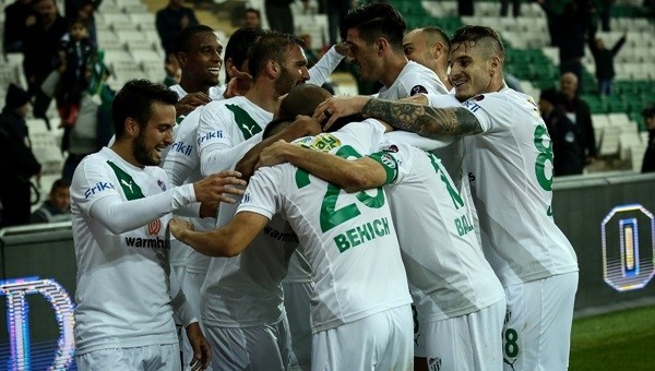 Bursaspor zirve tırmanışını sürdürüyor