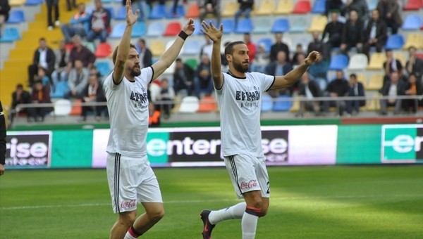 Cenk Tosun ve Caner Erkin el ele