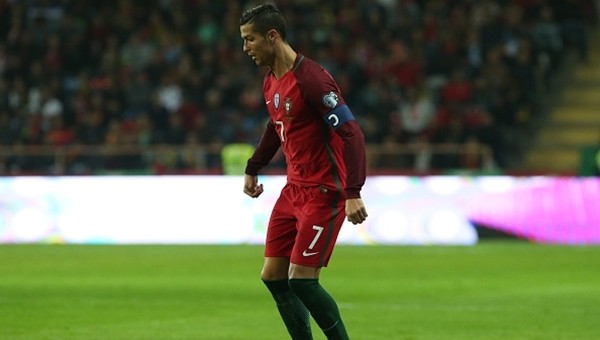 Cristiano Ronaldo, milli takımda Messi'yi solladı