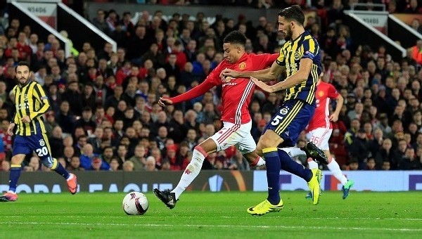 'Fenerbahçe taraftarı aldatılıyor'