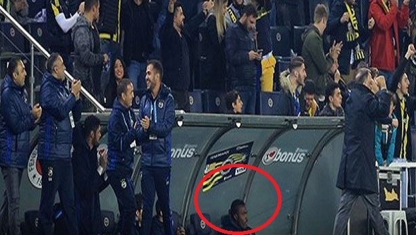 Fenerbahçe'de Emenike'nin tepki çeken hareketi