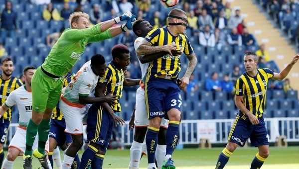 Fenerbahçe'nin penaltı isyanı! Emenike...