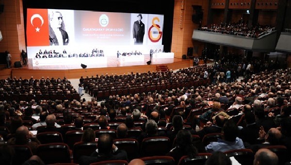 Galatasaray Genel Kurulu'nda alkış ve kahkaha