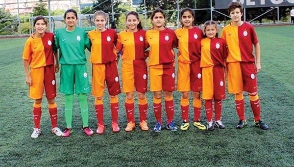 Galatasaray kadın futbolunu kapattı