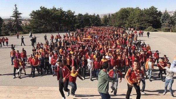 Galatasaray taraftarı Anıtkabir'i ziyaret etti
