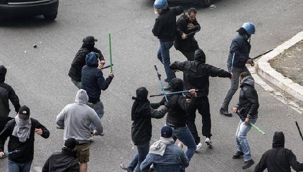 Galatasaray taraftarı İtalya polisinin muamelelerini anlattı