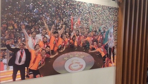 Galatasaray'dan Riekerink'e jest