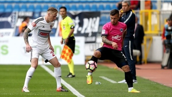 Gaziantepspor 9 kişiyle puanı kaptı