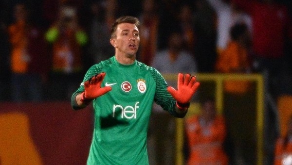 Gecenin yıldızı Muslera maç sonu konuştu