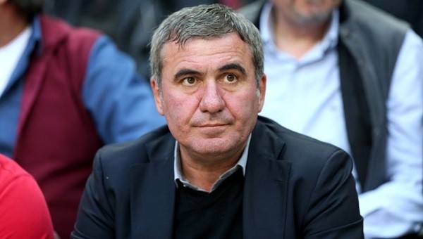 Hagi, Romanya Futbol Federasyonuna çattı