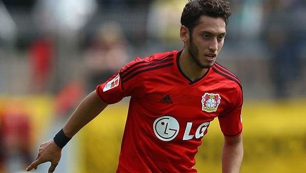 Hakan Çalhanoğlu cenazeye katılamadı