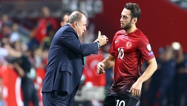 Hakan Çalhanoğlu'ndan alkışlanan hareket