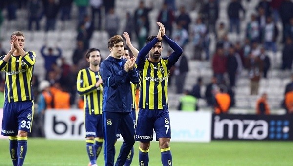 Fenerbahçeli taraftarlar Konyaspor maçı sonrası takımı tribünlere çağırdı