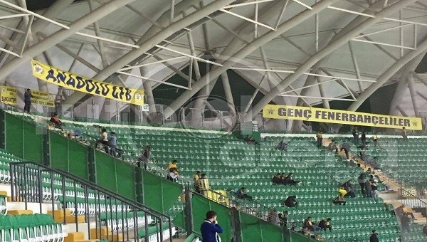 Konya'da Fenerbahçe tribünlerinde dikkat çeken kare