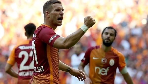 Lukas Podolski, Alman basınında manşet
