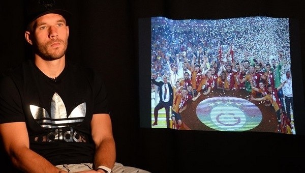 Lukas Podolski'den sakatlık açıklaması