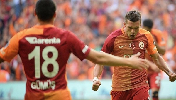 Lukas Podolski'den Sinan Gümüş'e destek