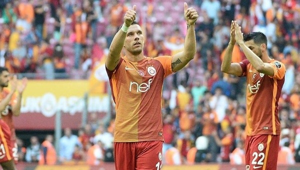 Lukas Podolski'den taraftarlara teşekkür