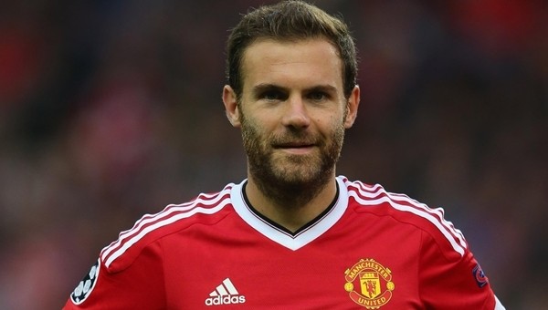 Manchester United, Juan Mata ile uzatıyor