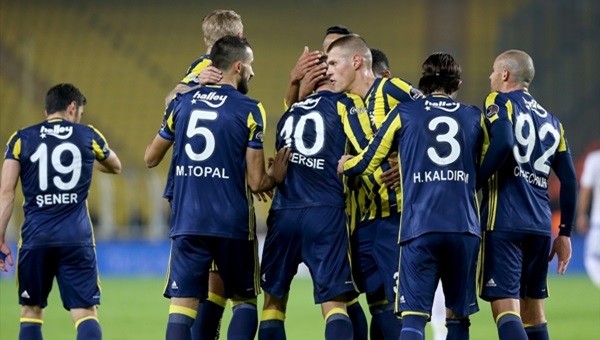 Skrtel, Lens ve Aatıf'tan bir ilk