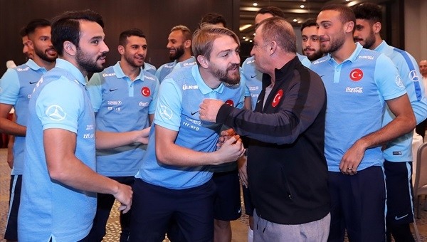 Milli Takım'da Caner Erkin'e doğum günü kutlaması