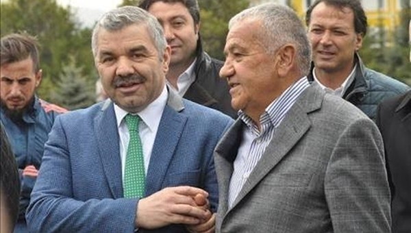Mustafa Çelik onursal başkanlığı bıraktı
