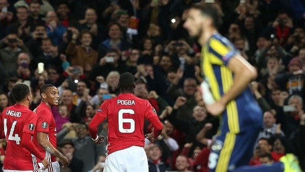 Fenerbahçe taraftarlarından Manchester United yönetim istifa sesleri