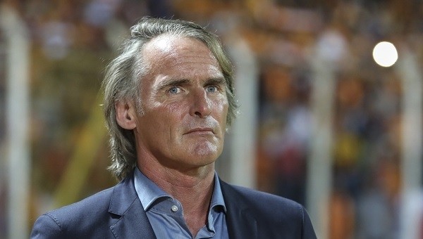 Riekerink'e tuhaf soru : 'Kızlarınız garsonluk mu yapıyor?'