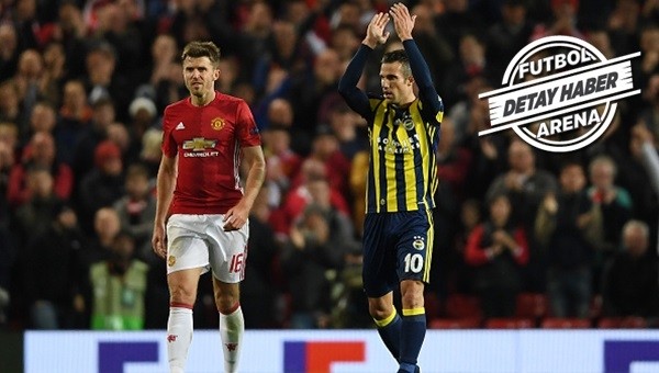 Robin van Persie Old Trafford'a golle döndü