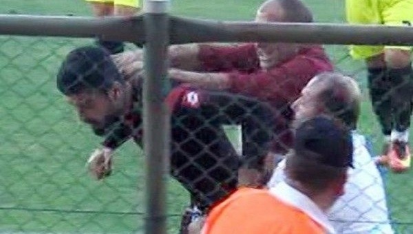 Sakinleşmeyen kaleciye menajerden tokat!