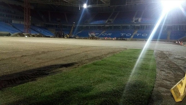 Trabzonspor'un yeni stadı AkYazı'nda çimler seriliyor