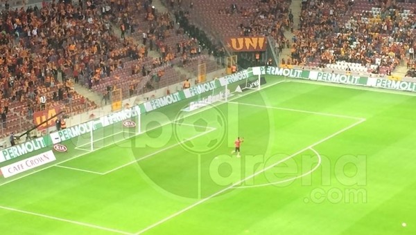 TT Arena'da Muslera'ya sevgi seli