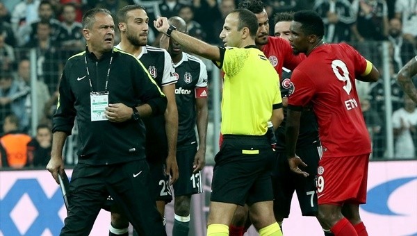 Vodafone Arena'da saha karıştı! Eto'o çıldırdı