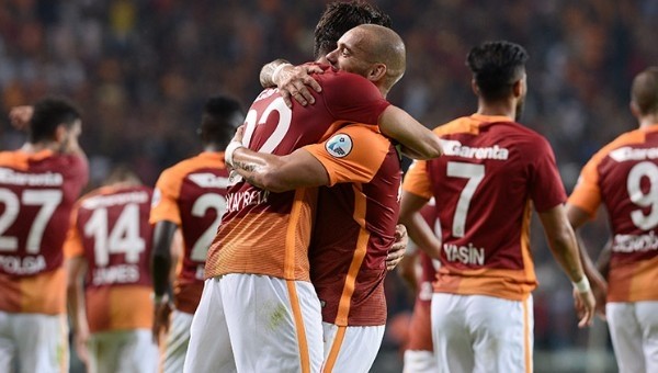 Wesley Sneijder ve Hakan Balta kadroda yok!