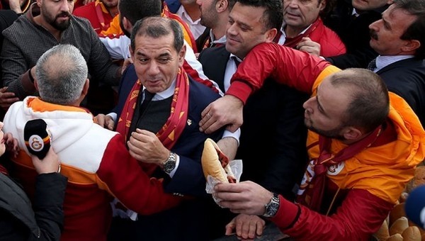 Aziz Yıldırım, Dursun Özbek'i karşılamadı